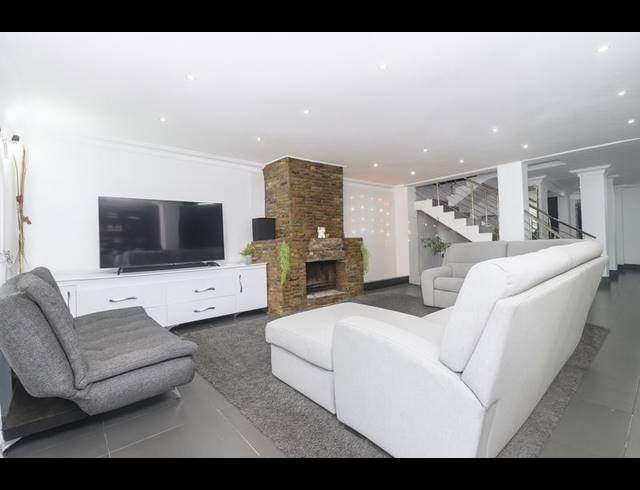 3 BEDROOM HOUSE FOR SALE IN WOODVIEW